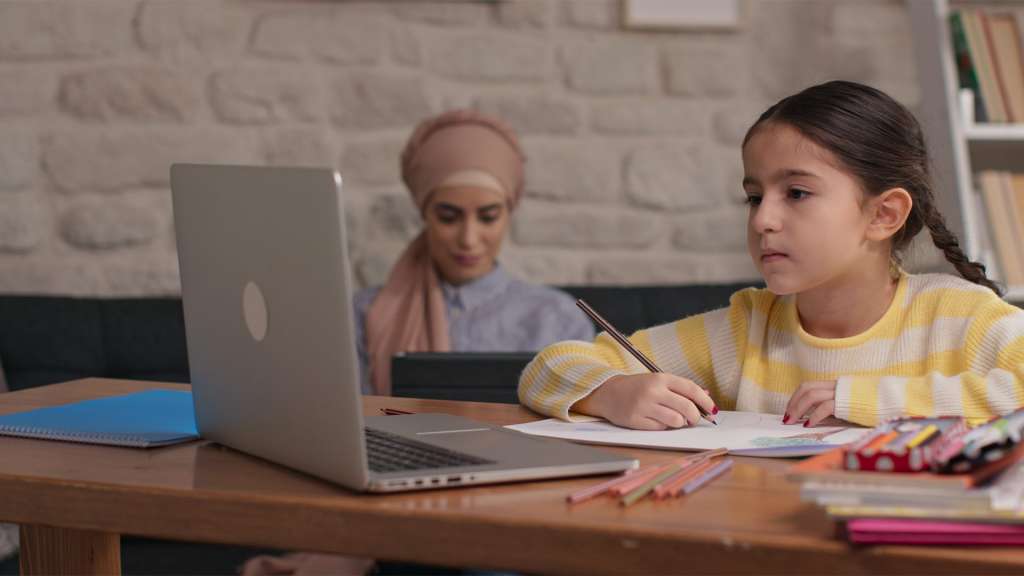 girl learning to answer what to expect from my quran tutor