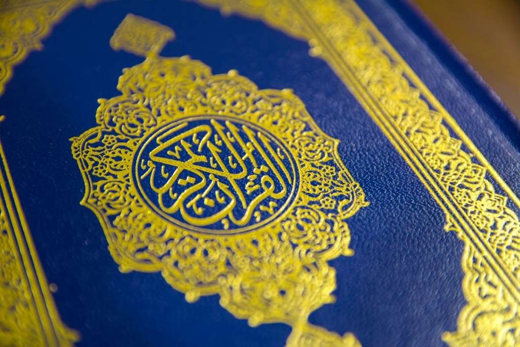 quran to show how to listen to the holy quran in arabic online for free