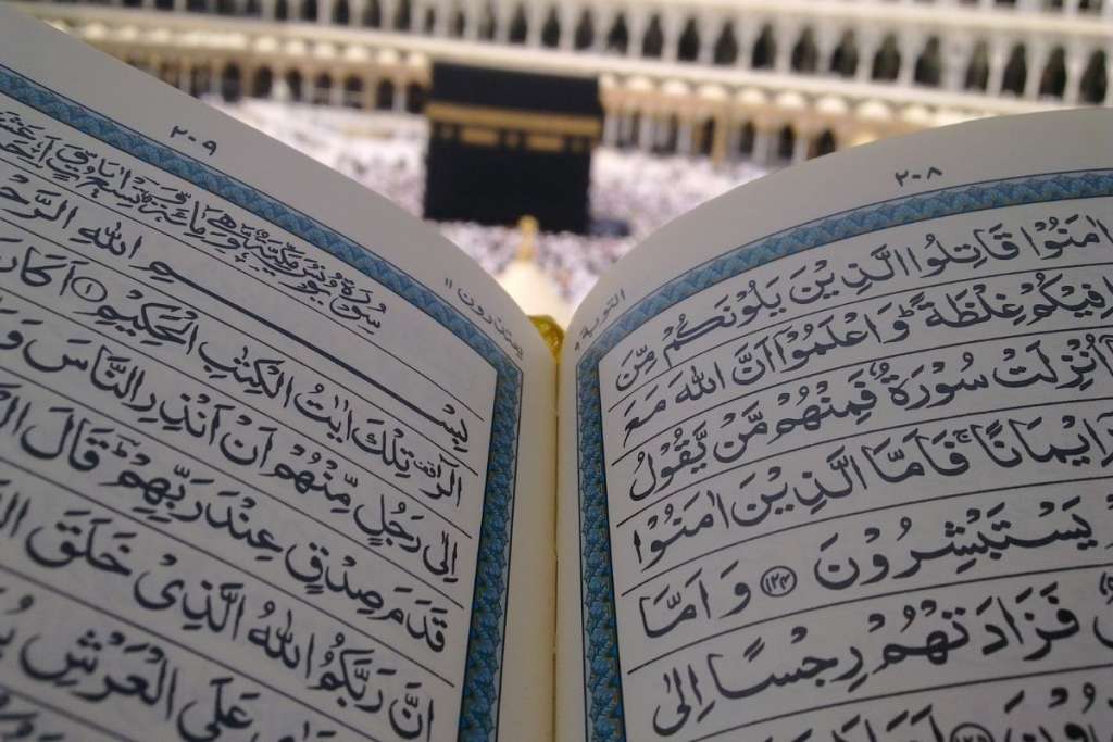 Quran with kaaba in background to show effective quran memorization techniques 