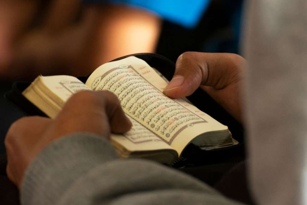 man reading the quran to answer do I have to read the quran out loud