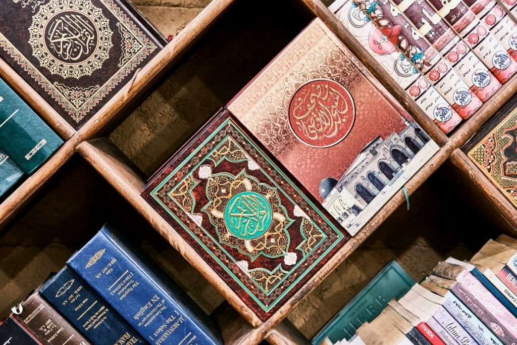 Arabic and English Mushafs to explain reading the quran in english reward